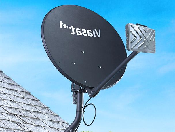 菲律宾bg视讯官网品牌的带有TRIA的卫星天线安装在屋顶上
